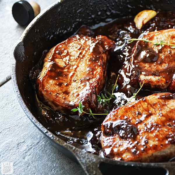 Pork Chops With Balsamic Strawberry Sauce