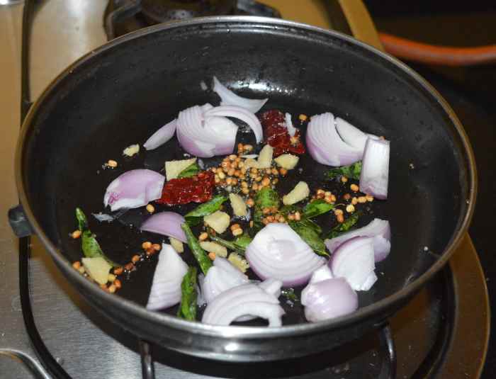 Step two: Throw in chopped ginger and onions. Increase the heat. Saute for 30 seconds.