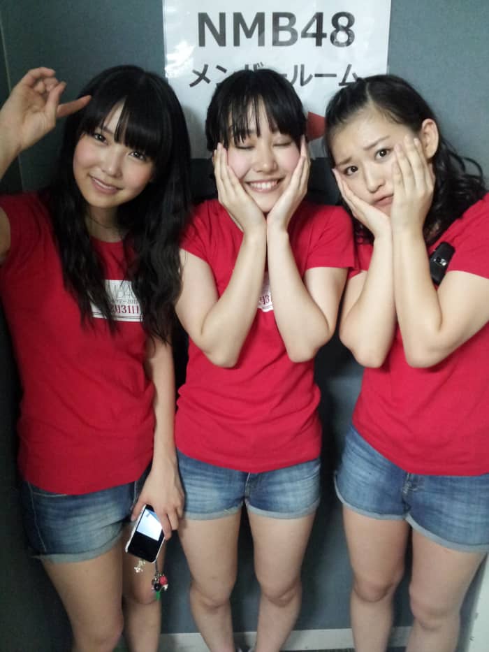 From left to right: Miru Shiroma, Kanako Kadowaki & Haruna Kinoshita all in red T-shirts.