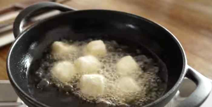 Step 6: Fry the potatoes until they turn golden-brown.