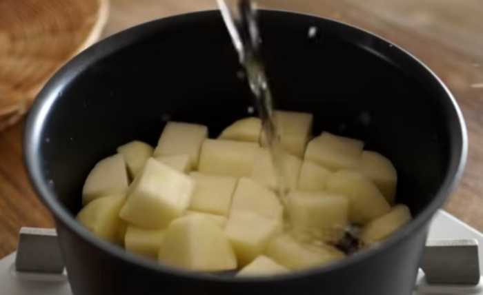 Step 3: Boil the potatoes for 5 minutes. Then drain and rinse with cold water.
