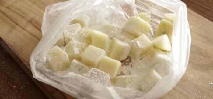 Step 5: Coat the potatoes with corn starch.