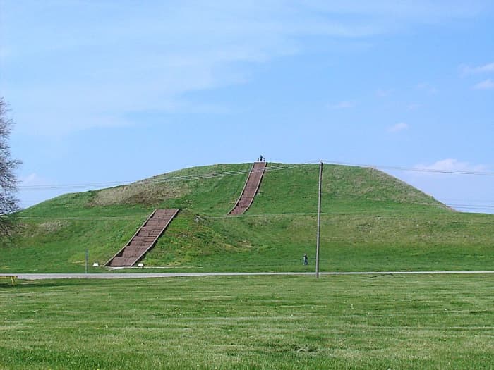 Monks Mound, built c. 950-1100 CE and located at the Cahokia Mounds UNESCO World Heritage Site near Collinsville, Illinois. The concrete staircase is modern, but it is built along the approximate course of the original wooden stairs.