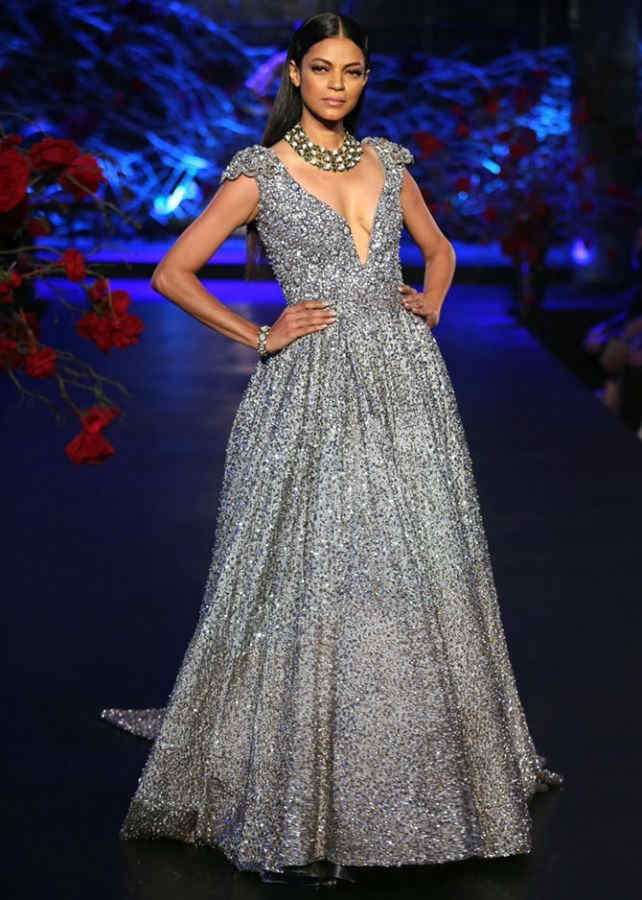 8-famous-female-models-of-india