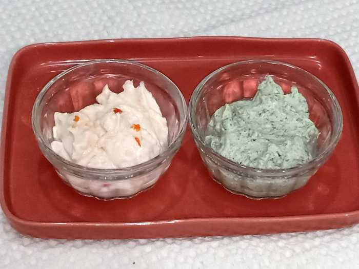 Garlic chilli dip and mint dip