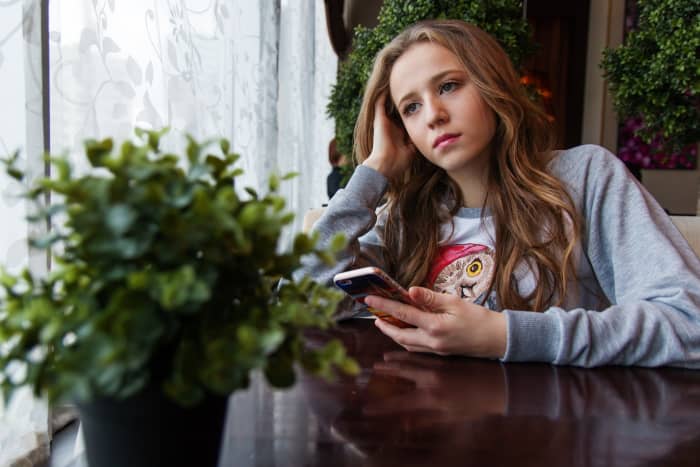 Are you sick of seeing your partner through a screen, but they don't want to make any plans to move closer together? This may be a sign of when to let go of a long-distance relationship.