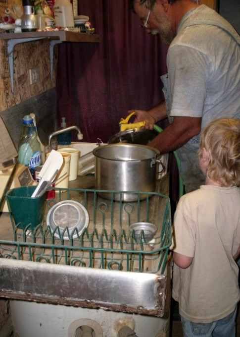 A stainless steel drainboard, where Mr. James can organize and store his equipment, is a very convenient thing.