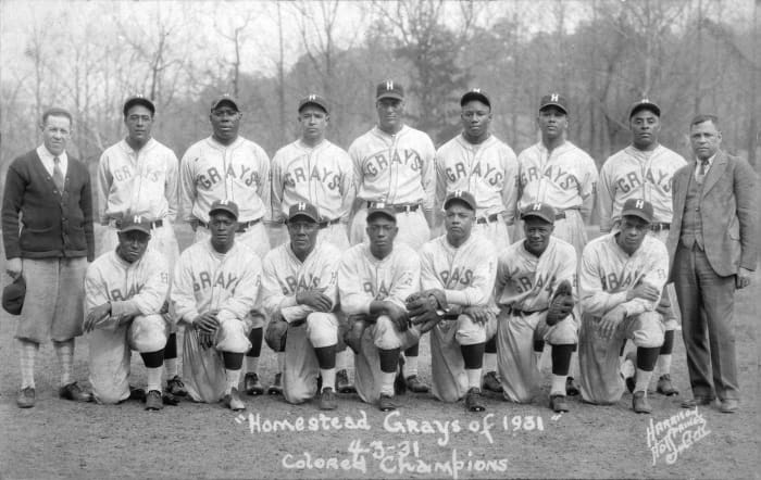 Josh Gibson (back row, fourth from right) was among the many stars on the Homestead Grays of the Negro Leagues.
