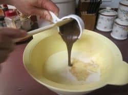 Stir in the vanilla extract and the Nutella or other chocolate hazelnut spread until it dissolves.