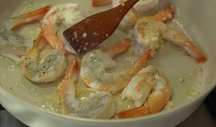 Step 4: Cook the prawns