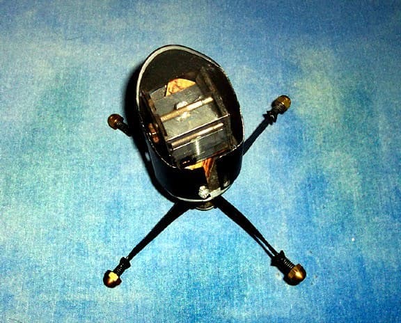 The Spyder I bought is a bit bulkier than some of the newer ones and is a prism reflector rather than a mirror..