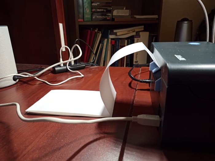 Fan-fold paper. Paper rolls can also be accommodated but must be used with an external paper stand