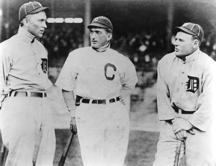 Joe Jackson (Center) talking with HOF Member Ty Cobb (Left) and another Detroit Tigers player unnamed.