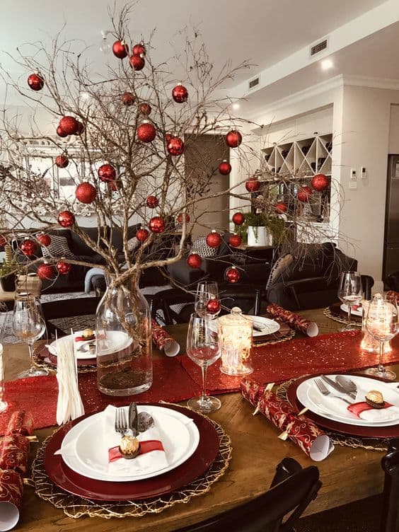 50+ Stunning Christmas Table Decoration Ideas to Bring Festive Cheer ...