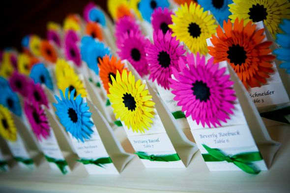 You are not just limited to white with daises, Mix it up with colorful place markers