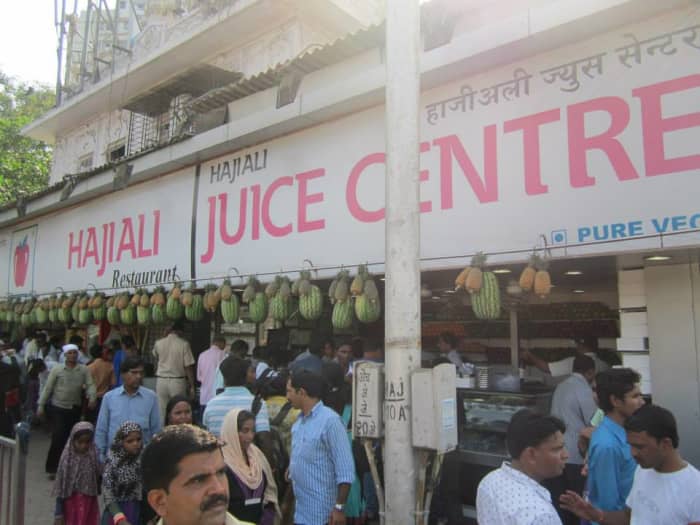 This shop selling fruits and juice is a notable landmark of the Haji Ali Dargah by the same name Haji Ali Juice Centre