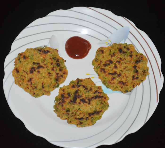 Make more cheela with the remaining batter. Serve them hot with coconut chutney, pickle, or tomato sauce. Enjoy eating them for breakfast or dinner.