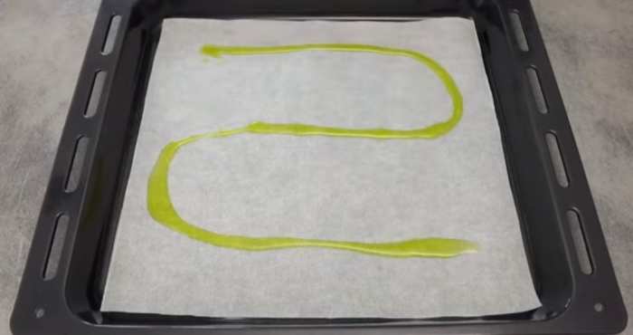 Step 3: Grease the pan with olive oil.