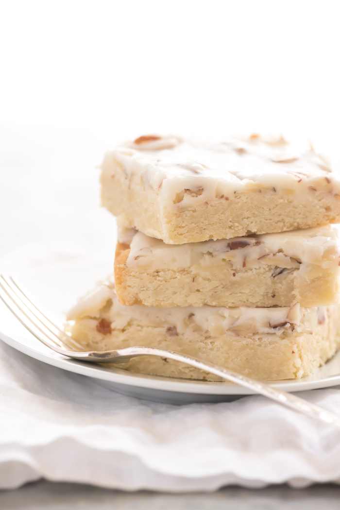 Almond shortbread bars