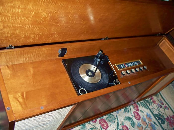 This is an awesome Curtis Mathes Stereo with a four speed record player with a changer. AM, FM, FM AFC, FM MX, TV, Tape player attachment.