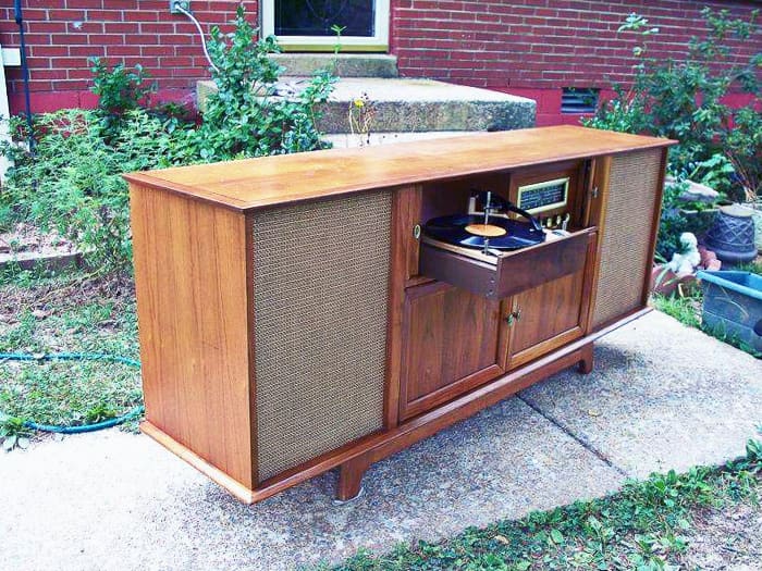 High Fidelity Television Sound, six matched High Fidelity Speakers with crossover network, 2-12” woofers, 2-8” mid rage speakers, 2-5” tweeters, Custom Four Speed Stereophonic Record Changer, and diamond stylus.