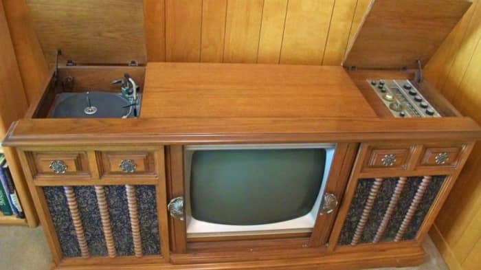 1963 Curtis Mathes Console Television, Three in One. I believe this model is from 1963 to 1966. It looks like the green eye tuner they had with the brushed aluminum face used in the 63 Curtis Mathes AM FM chassis.