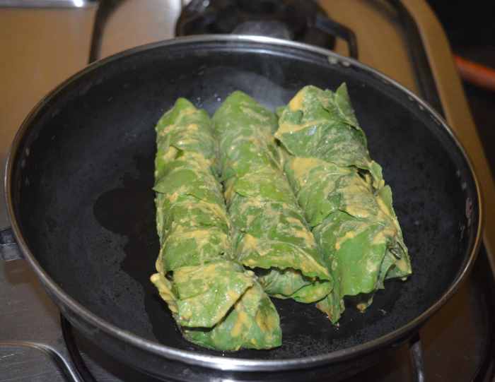 Step seven: Shallow-fry the rolls. Heat some oil in a pan. Place the spinach rolls on it. Keep the heat at medium-low. Cook the rolls by turning them often to ensure uniform cooking all over.