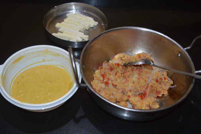 Keep the batter, stuffing, spinach leaves, and paneer sticks handy.