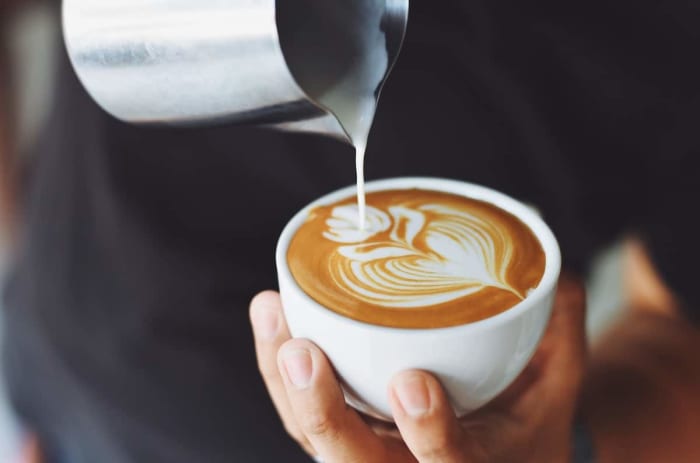 Many people see milk and coffee as inseparable: lattes, cappuccinos, flat whites, and cafe con leche are classic milk and coffee drinks that so many coffee drinkers cherish.