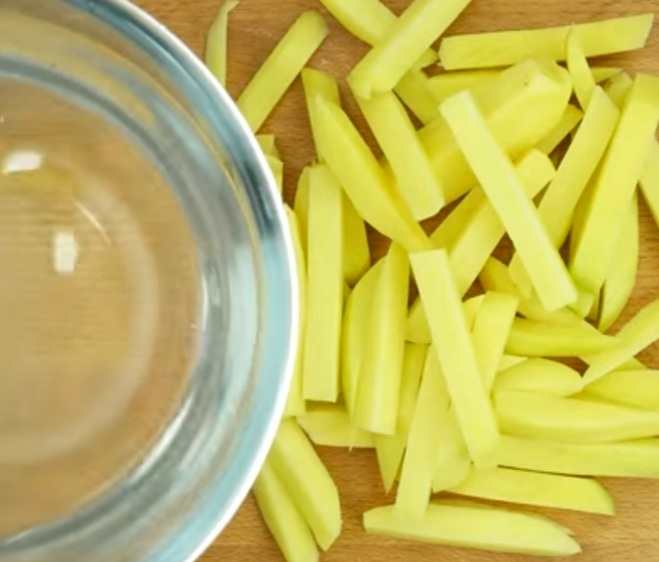 Step 2: Soak the potatoes in water for 30 minutes.