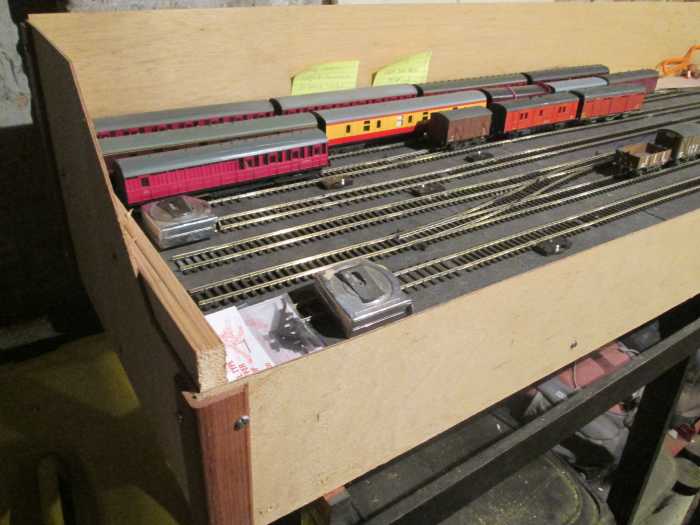 An additional fiddleyard road has been added at the back of Unit 7 to increase capacity on carriages and bogie vans side - see back, where the two notes have been placed relating to the twin-articulated Ian Kirk carriages