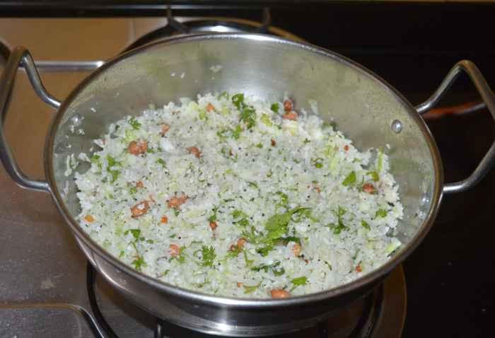 Mix well and simmer for a minute. Turn off the heat.