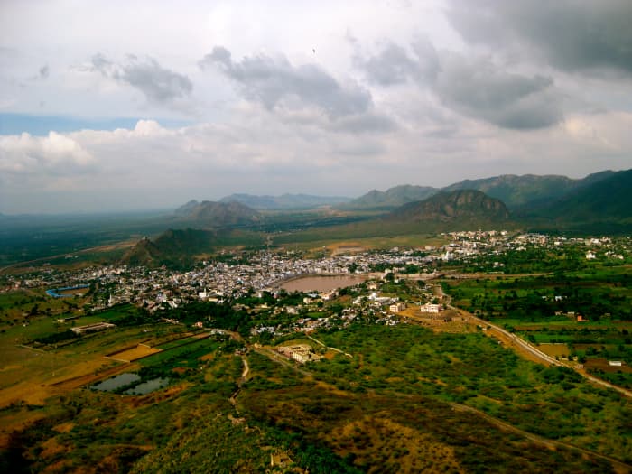 We got a breathtaking view of Pushkar and the surrounding areas from the Savitri temple atop the Ratnagiri hill