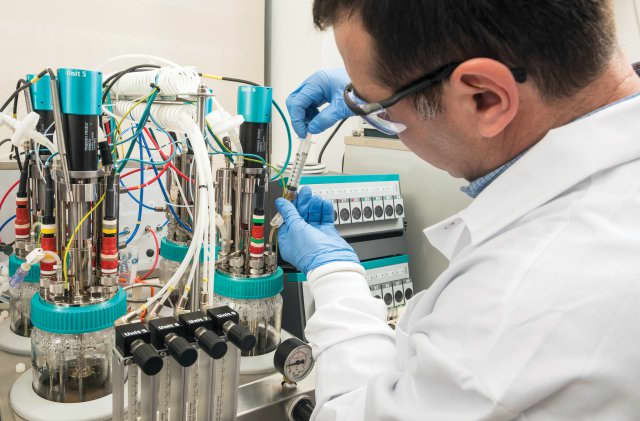 Jason Soares, a chemical engineer at the U.S. Army Natick Soldier Research, Development and Engineering Center (NSRDEC), is investigating biofermentation in gut bacteria.