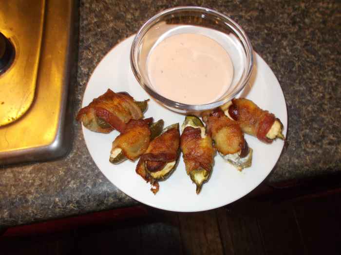 Low-carb pepper poppers, baked in the oven!
