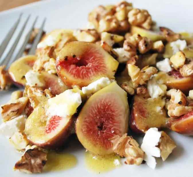 Fresh Fig and Feta Salad With Toasted Walnuts