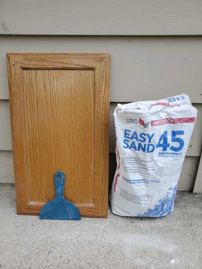 Tips on Using Drywall Joint Compound as a Grain Filler for Oak