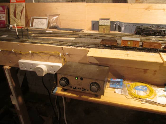 The second oldest Gaugemaster (single with brake simulator) controller is now plugged in and operates Bishopthorpe yard and beyond. The twin controller has to be used to run engines between connecting points on the main line for locos to run round