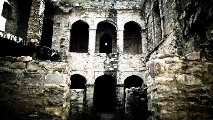 The history of the fort is so much seeped in folktales, blood, black magic, and sorcery that it is no wonder that it has been officially declared the most haunted place in India.