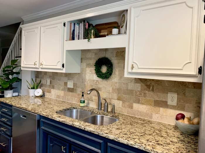 Keeping counter tops de-cluttered provides more workspace and helps the kitchen to feel more spacious.