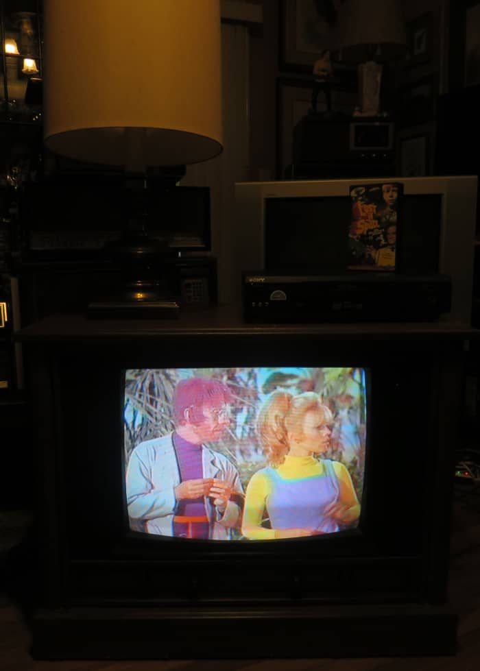 Willoughby and Judy Robinson have a Discussion on the Crosley Color TV Model CC2546-P102. This episode was: The Great Vegetable Rebellion. This Crosley Television has Chassis Model number 25E510-00AA.