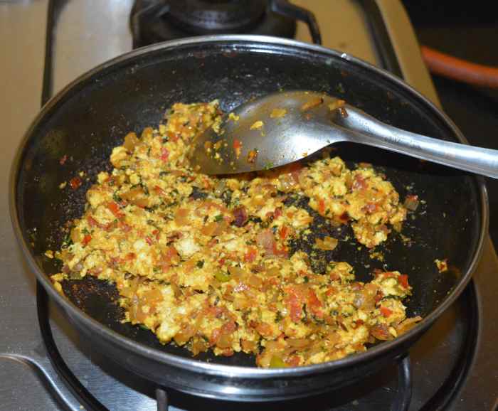 Mix well. The stuffing is now ready.