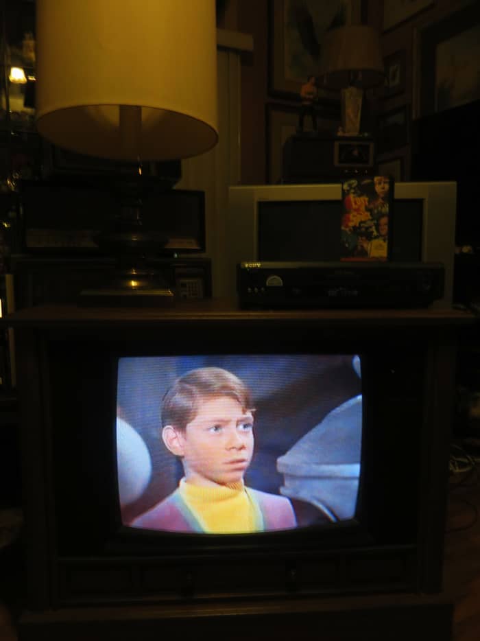 Billy Mumy as Will Robinson on the Crosley Color Television Model CC2546-P102. Lost in Space (TV Series) Junkyard in Space (1968) Columbia House Collectors VHS tape. Chassis Model 25E510-00AA. Made by Philips Consumer Electronics Company.