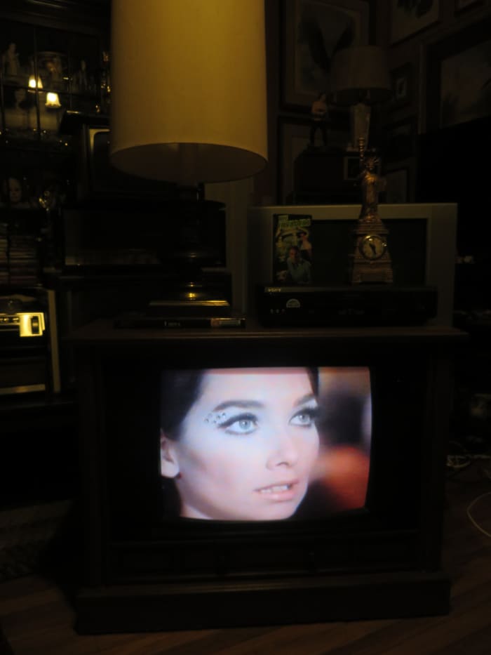 Starring special guest Suzanne Pleshette playing on the Crosley Color Television 25E510-00AA, The Invaders, The Mutation, Episode Three, VHS tape. .Manufactured August 1994, Date Code 3314W291B. Crosley TV Chassis Model number 25E510-00AA.