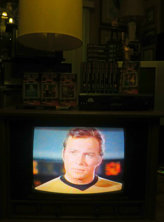 Captain Kirk, playing on the Crosley Color Television 25E510-00AA, The Invaders, The Mutation, Episode Three, VHS tape. .Manufactured August 1994, Date Code 3314W291B. Crosley TV Chassis Model number 25E510-00AA.