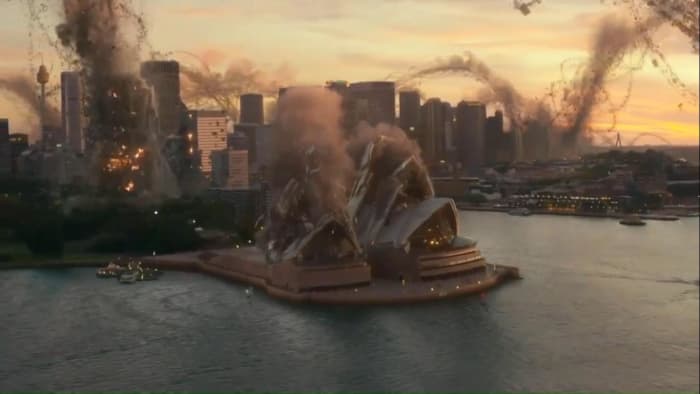 Like any disaster movie, the film gives us destruction on an epic scale thanks to some nifty visual effects. So long, Sydney!