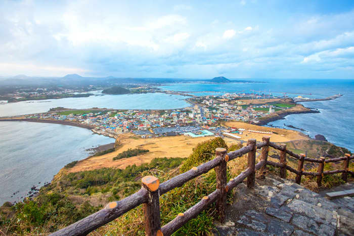 Besides visiting the brave Haenyeo in action, there are quite a lot of other things you can do on the picturesque Jeju island