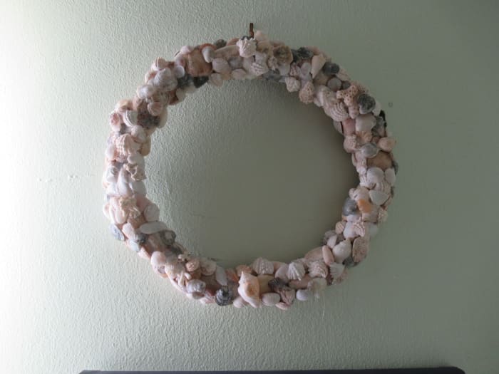 Creative Seashell Wreath For Wall Hanging: You can make your seashell wreath as thick or as thin as you like.