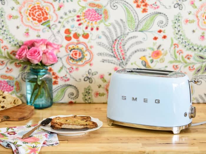 SMEG toasters combine functionality, ease-of-use, and aesthetic balance. Breakfast, lunch, brunch, or simple snacks - when you fall in love with the SMEG '50s-style toaster, you’ll seek all kinds of opportunities to use it!