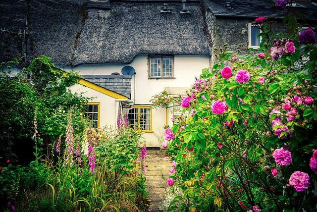 Her grandmother's house. I imagined it looks like this. Sort of. I'm absolutely in love with those houses you see in small towns in England. They have a certain charm to them.